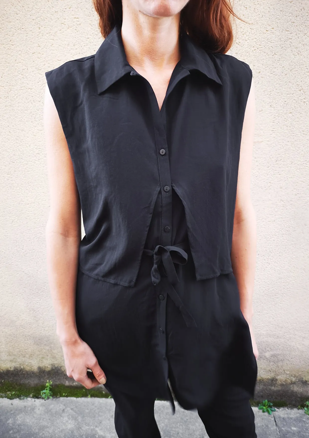 BLOUSE SLEEVELESS DOUBLE LAYER w. BELT - black