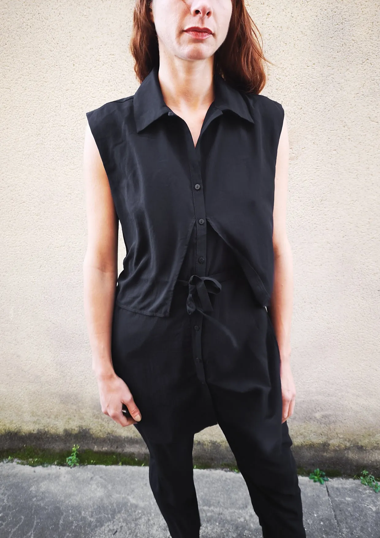 BLOUSE SLEEVELESS DOUBLE LAYER w. BELT - black