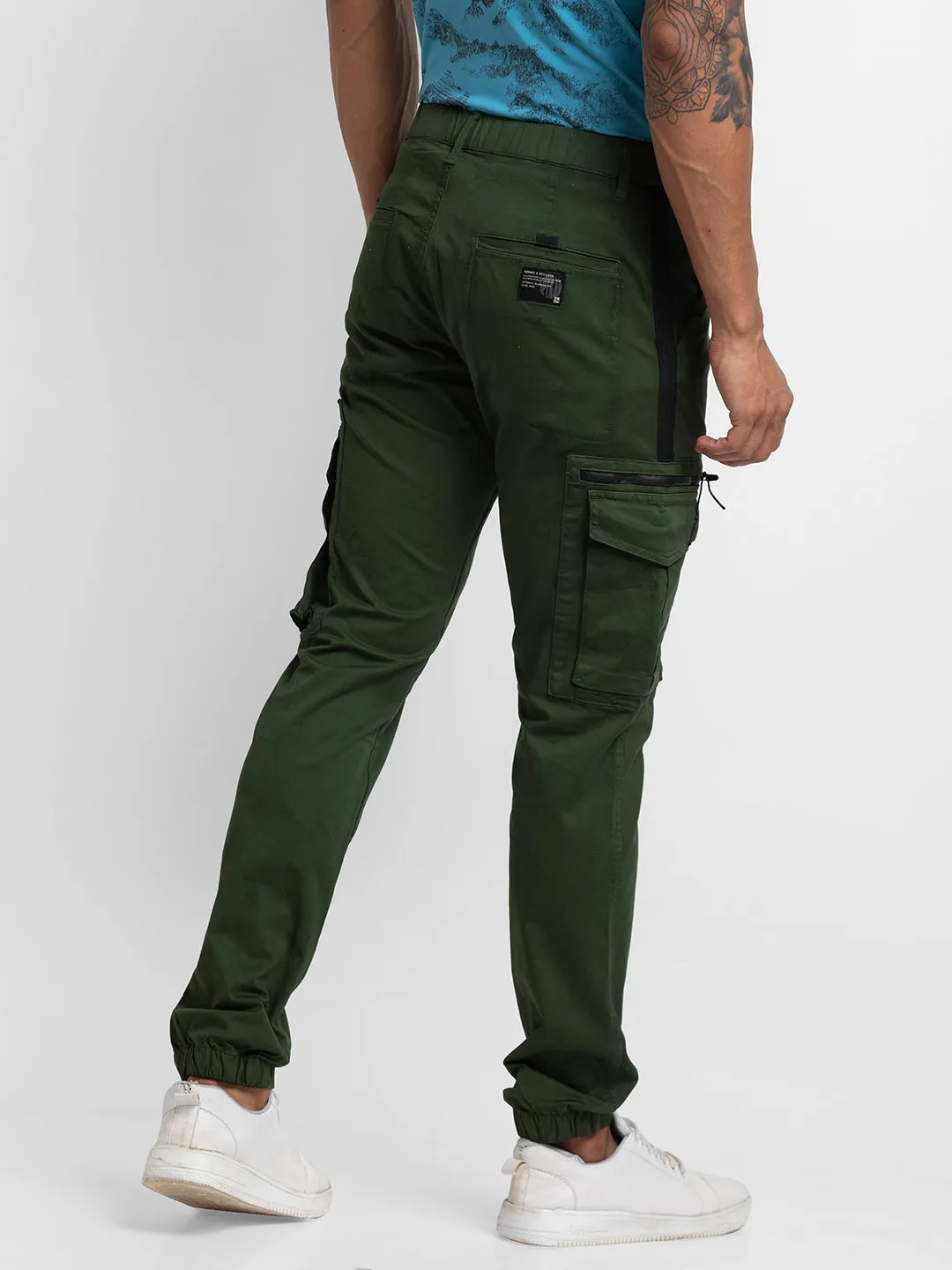 Spykar Olive Green Cotton Slim Fit Regular Length Trousers For Men