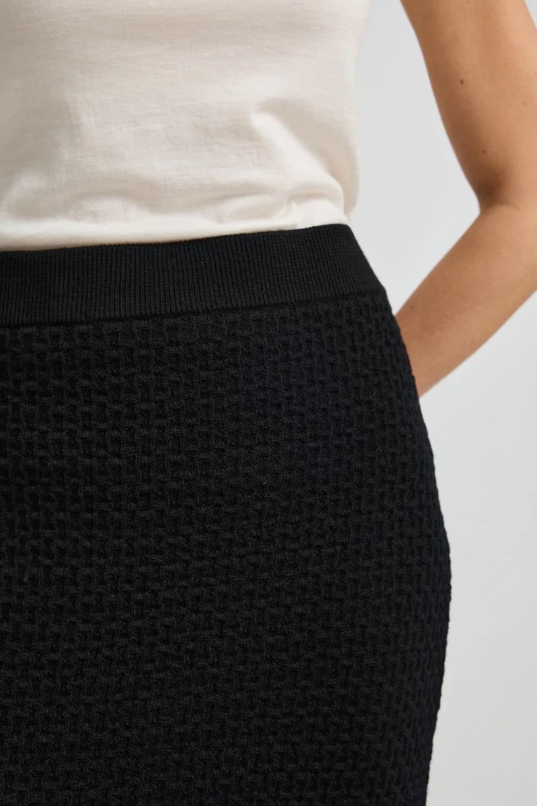 TEXTURED STITCH SKIRT