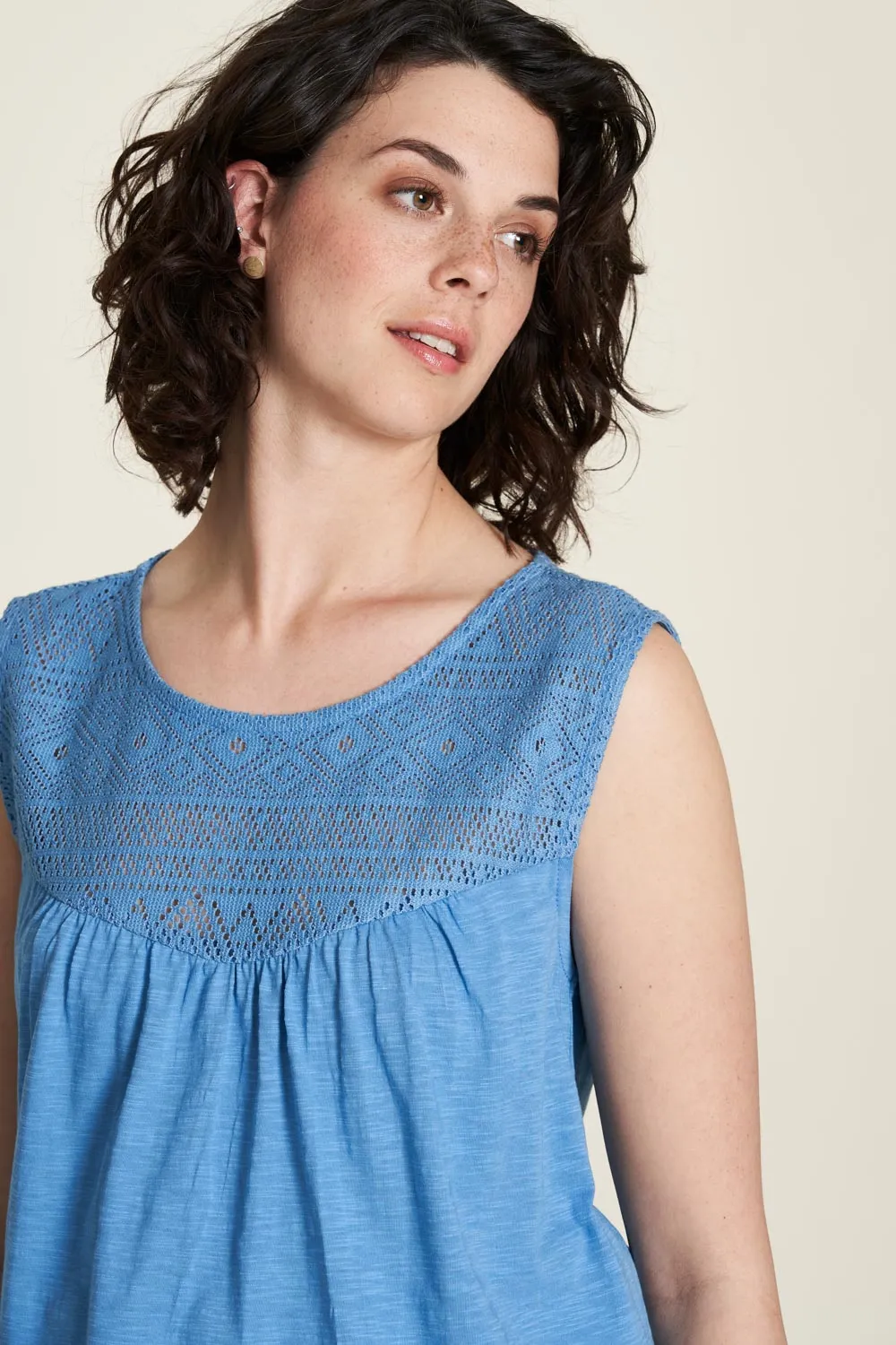 Tranquillo Blue Sleeveless Top With Lace Details